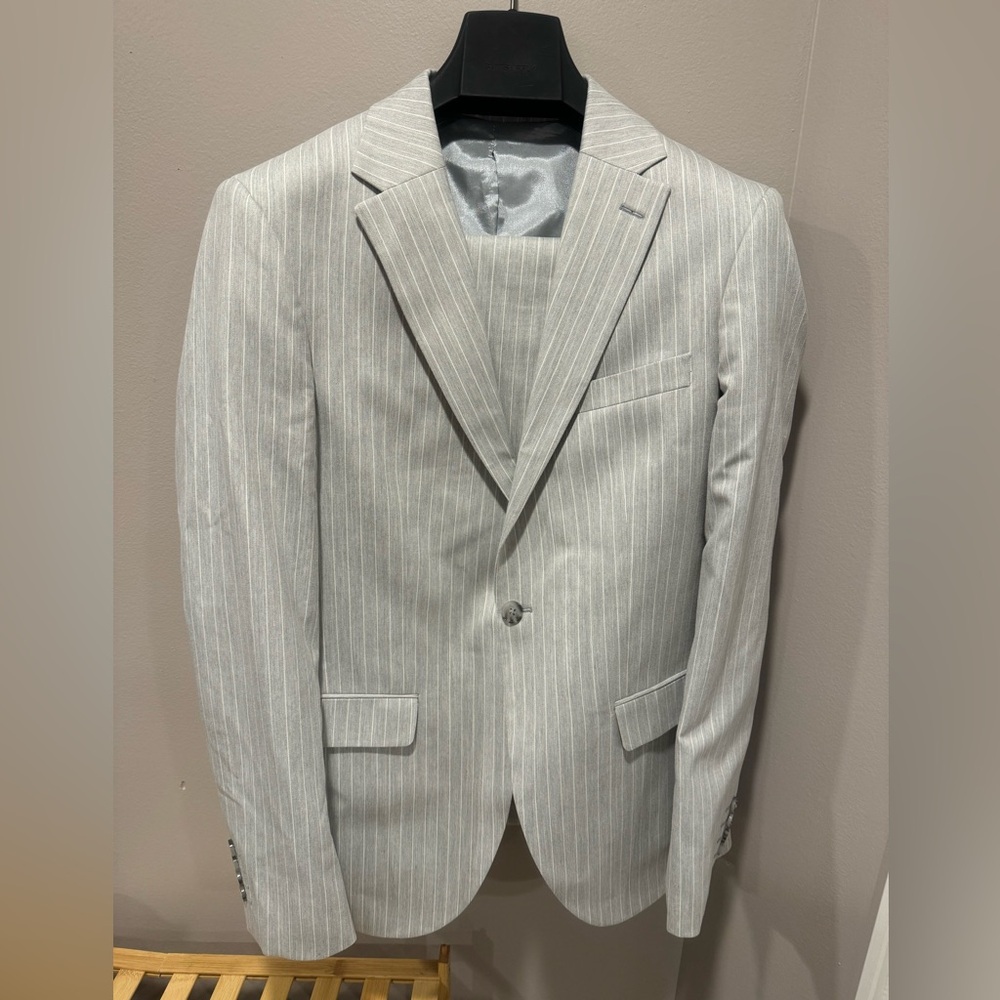 Size 38s slim fit light gray pinstripe suit